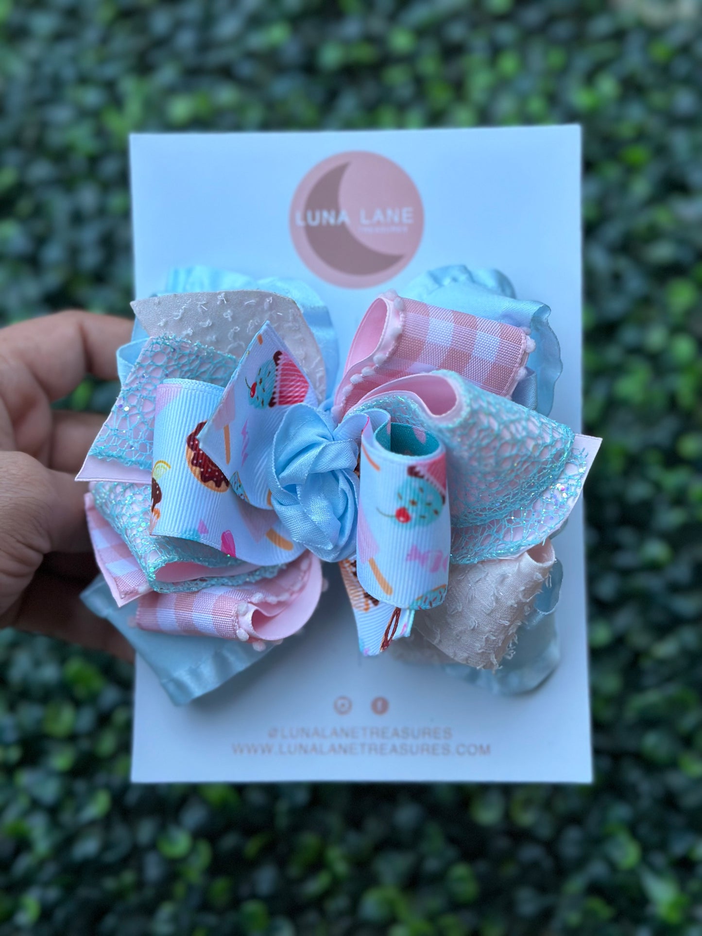 Introducing our Cupcake middle knot Ruffle Hair Bow. This ruffle ribbon hair bow is about 5 inches wide and made from high-quality grosgrain, glitter, plaid, and ruffle ribbon. Perfect for any little girl who loves big bows, attached to an alligator clip or nylon headband.
