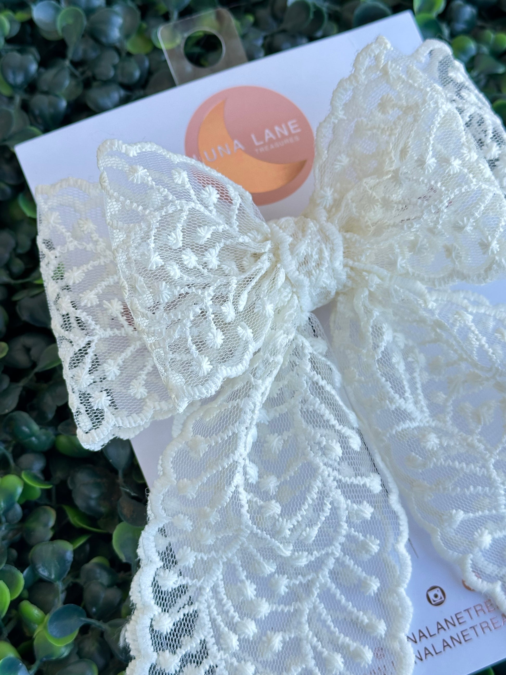 This playful Lace Vine Coquette Hair Bow is perfect for toddlers and adults alike! With a width of 5 inches and length of 8 inches, this hair bow features delicate lace trimming and a ribbon bow. Add a touch of whimsy to your hair with this versatile accessory.