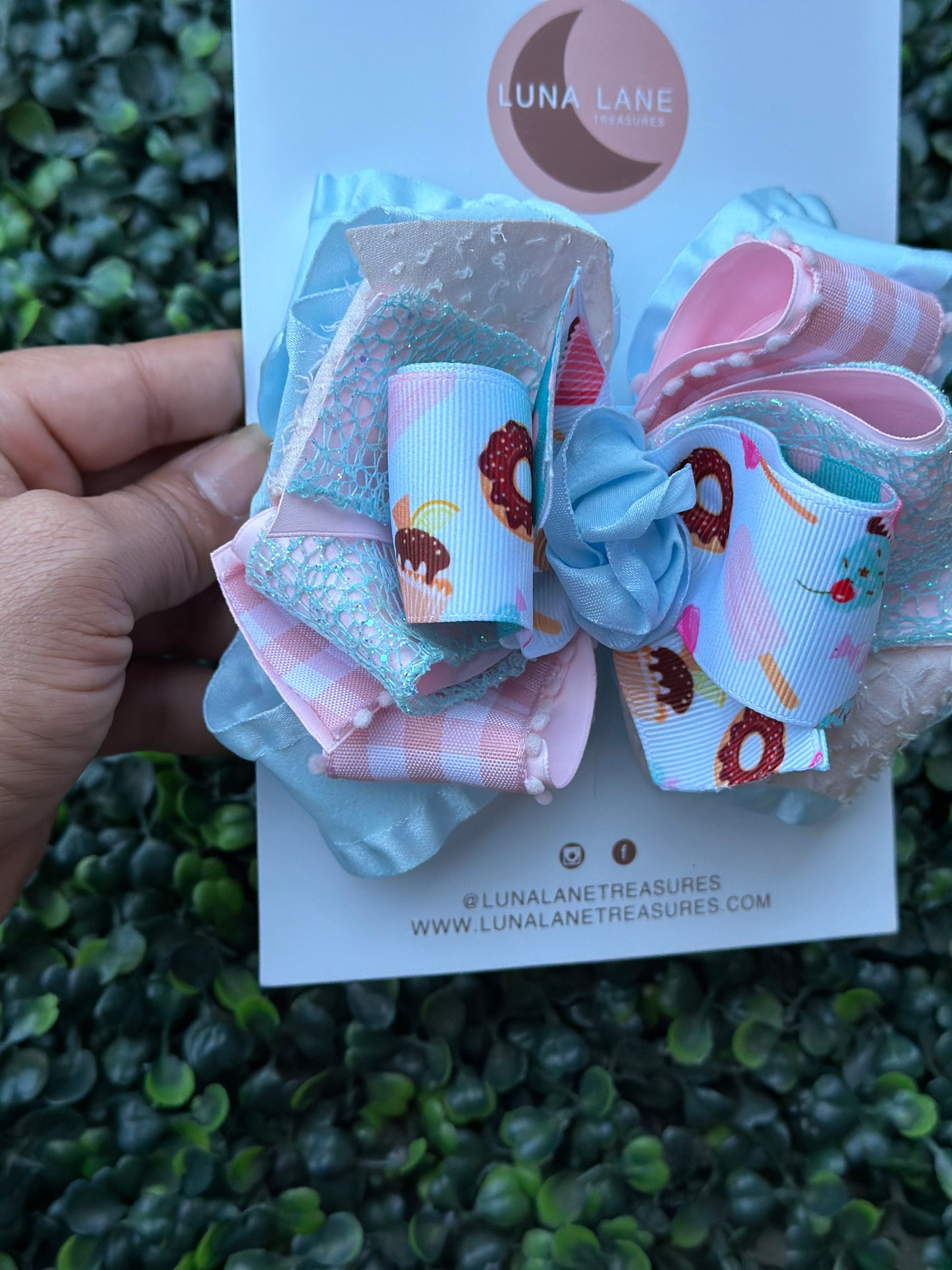 Introducing our Cupcake middle knot Ruffle Hair Bow. This ruffle ribbon hair bow is about 5 inches wide and made from high-quality grosgrain, glitter, plaid, and ruffle ribbon. Perfect for any little girl who loves big bows, attached to an alligator clip or nylon headband. 