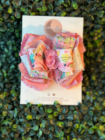 This hair bow is expertly crafted using top-notch Ruffle, grosgrain, and sequins ribbon. It is available in either an alligator clip or a nylon headband, making it a perfect choice for both toddlers and older girls. Elevate any outfit with a playful element from the Hot Air Balloon and Rainbow Ruffle Hair Bow, crafted with precision and care.