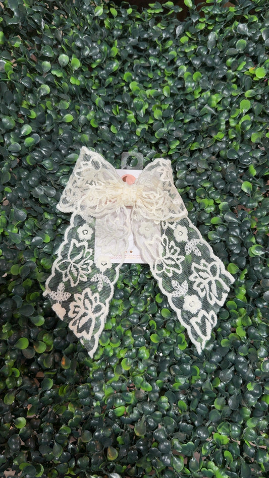 Single Ivory Lace Coquette Hair-bow