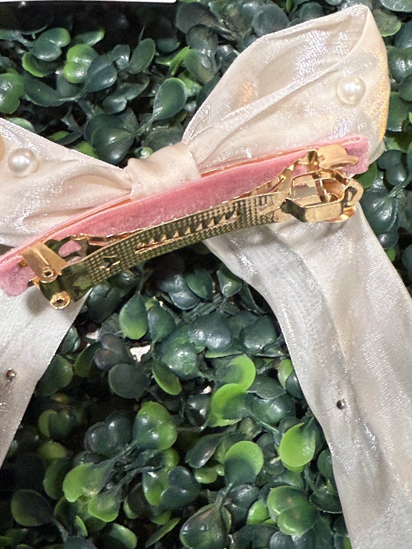 Single Pearl Ivory Coquette Hair-bow